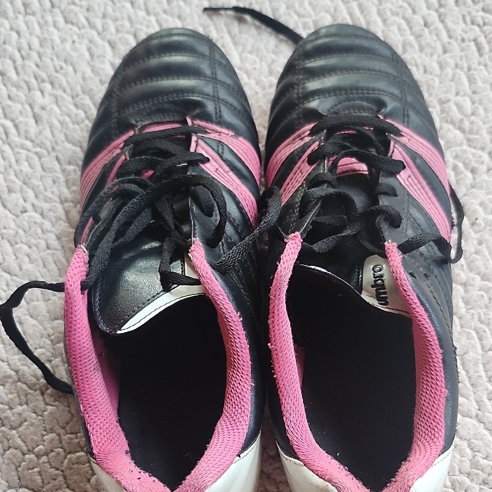 Umbro Black and Pink Athletic Shoes
